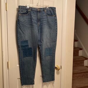 NWOT Universal Thread Boyfriend Jeans…size 16